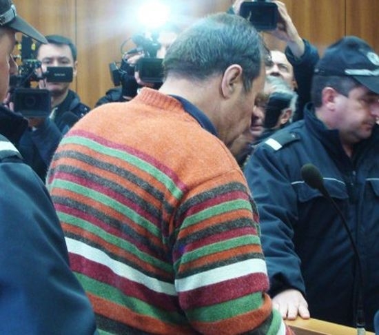 Извънредно! Иван Евстатиев опитва да се самоубие, удря си главата в стената на килията 