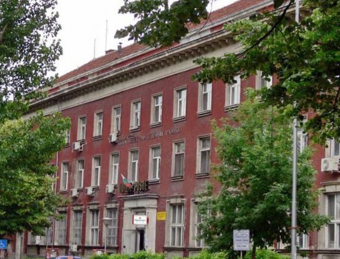 Извънредно! Полицията отцепи обраната поща в Хасково, сумата била огромна