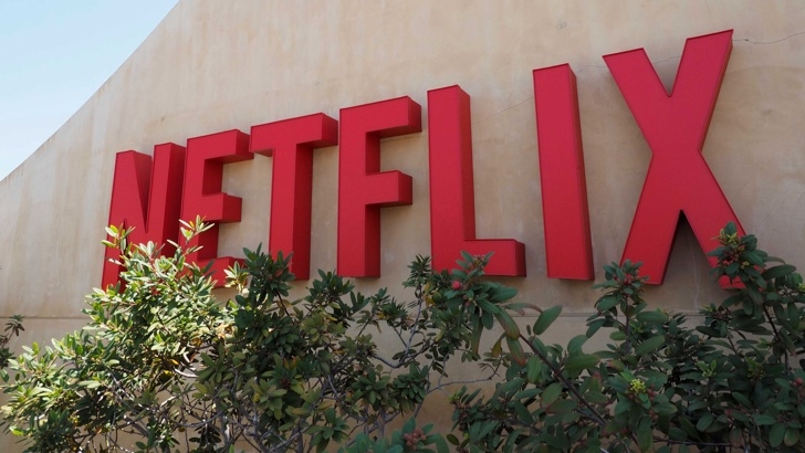 Акциите на Netflix се сринаха