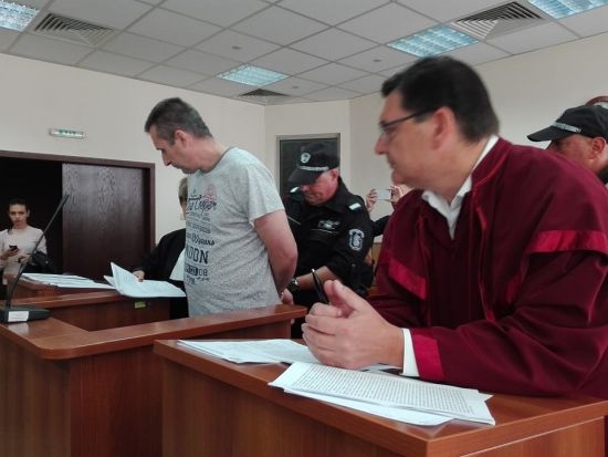Край: Няма излизане от ареста за ченгето, което уби родителите си