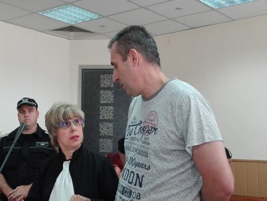 Първо в БЛИЦ: Уволняват ченгето с убитите родители от полицията