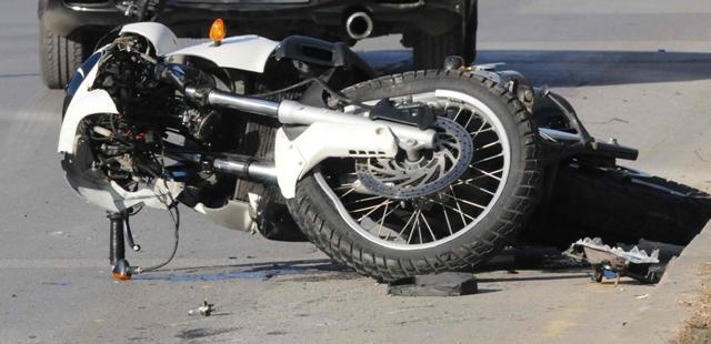 15-годишен с мотор се блъсна в движещ се автомобил