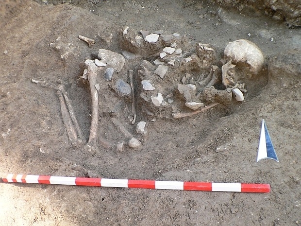 Уникална находка: Намериха воин с каменна брадва в село Каменово, погребан преди 6 хилядолетия