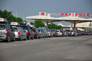 Осемкилометрова колона от тирове задръства ГКПП Капъкуле