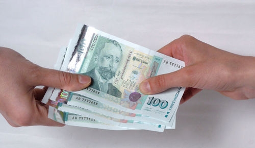 Установиха какво причинява високата заплата в София на другите градове 