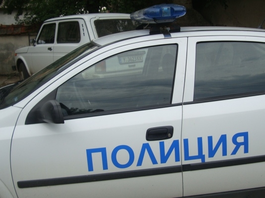Полицията изведе барикадирал се мъж от дома му