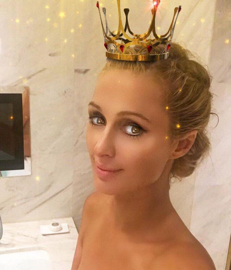 Денят на селфито е! Ето и топ 5 на звездите обсебени от самоснимането (СНИМКИ)
