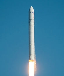 Индия изстреля ракета с 20 спътника на борда