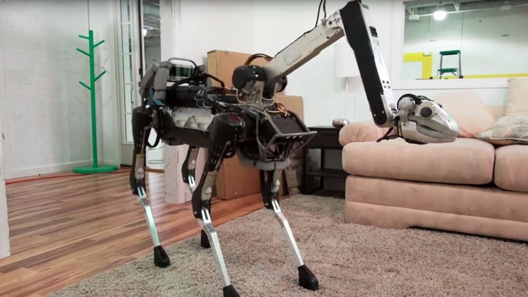 Boston Dynamics направи домашен помощник (СНИМКИ/ВИДЕО)