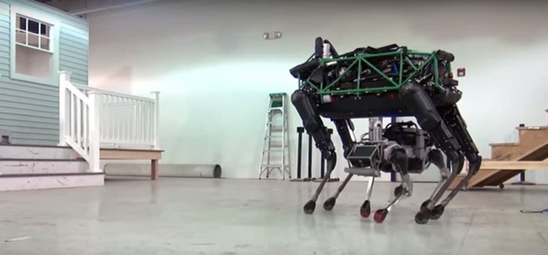 Boston Dynamics направи домашен помощник (СНИМКИ/ВИДЕО)