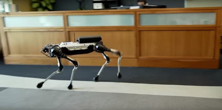 Boston Dynamics направи домашен помощник (СНИМКИ/ВИДЕО)