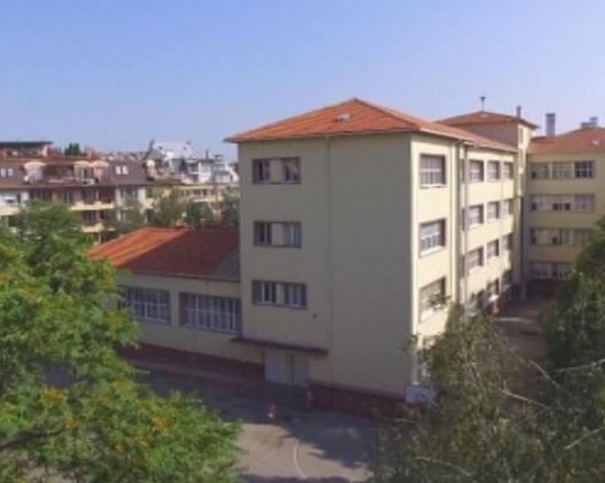 Цял клас напуска столично училище заради проблеми с ръководството