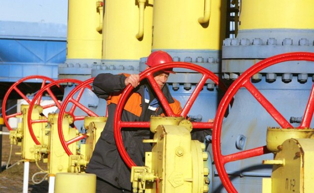 Докато Украйна чака евтин газ от ЕС, Европа усилено се запасява с руски