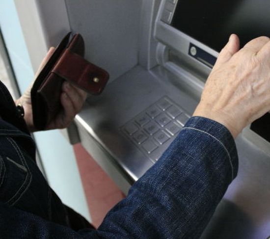 Внимание! Никога не използвайте тези ПИН кодове за дебитната си карта!
