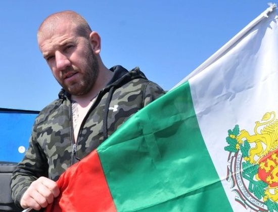 Динко простее в мрежата, показа лъскавия си... (СНИМКА)