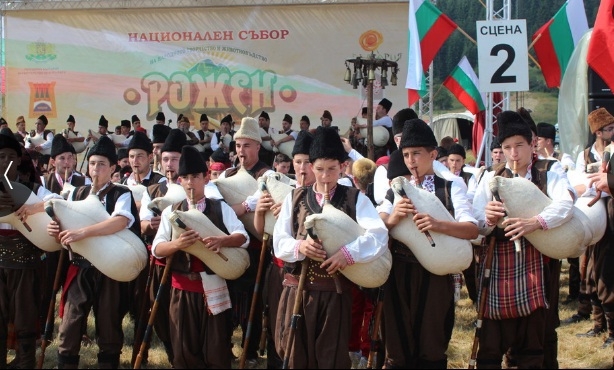 101 каба гайди откриха събора в Рожен (ВИДЕО)