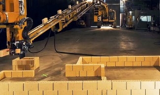 Уникално! Този робот реди по 1000 тухли на час  (ВИДЕО)