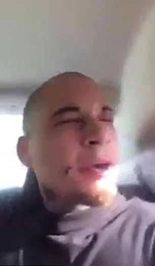 Рапър се простреля в главата заради славата (СНИМКИ/ВИДЕО 18+)