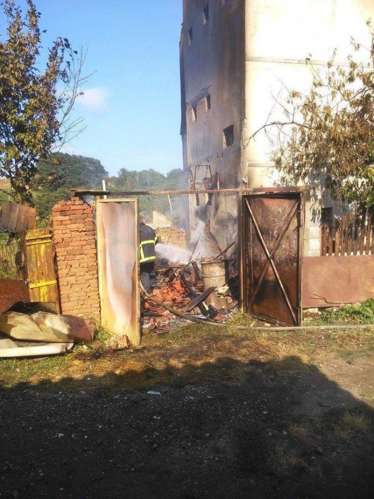 Само в БЛИЦ: Огнен ад във варненско село! (СНИМКИ)