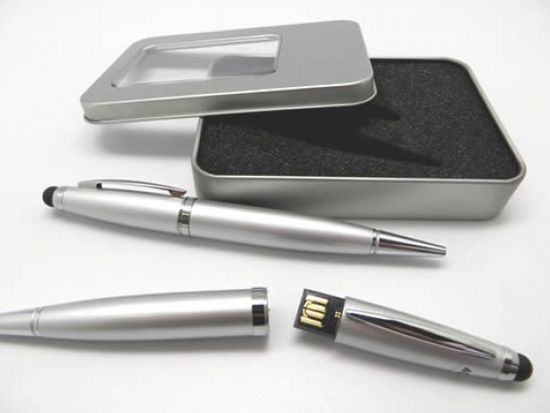 Мобилен оператор раздава безплатно вируси с USB стикове 