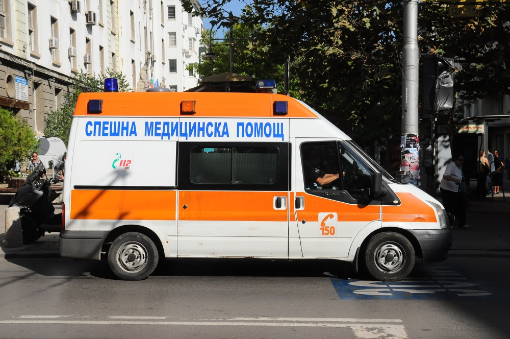 Мор в Пловдив: Хора припадат по улиците, свистят линейки 