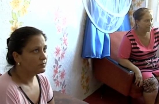 Това е 14-годишната майка на сиамските близнаци, близките ѝ изкараха лекарите виновни за драмата