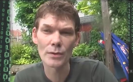 Историята на хакера, който разкри класифицирана информация за НЛО (ВИДЕО)