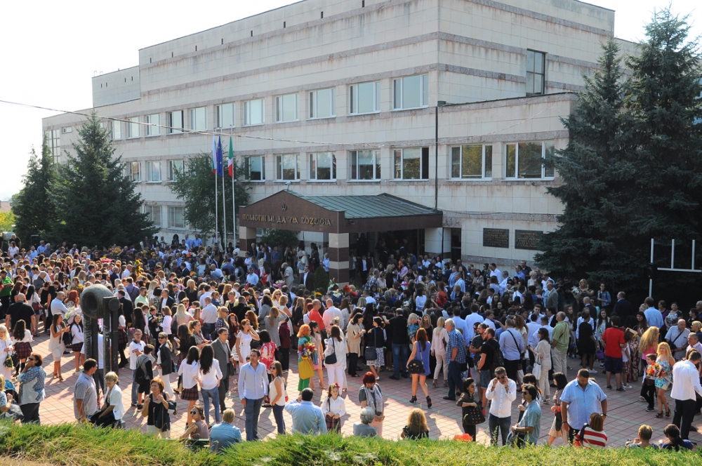 Италианският лицей в Горна баня – учебно заведение или „Клондайк“?