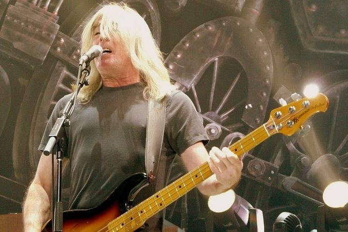 Клиф Уилямс потвърди, че напуска AC/DC