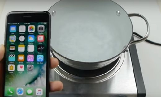 Свариха и замразиха в Coca-Cola iPhone 7 (ВИДЕО)