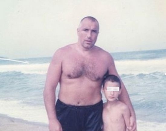 Почернена сестра пише на премиера: Г-н Борисов, помните ли детето от СНИМКАТА