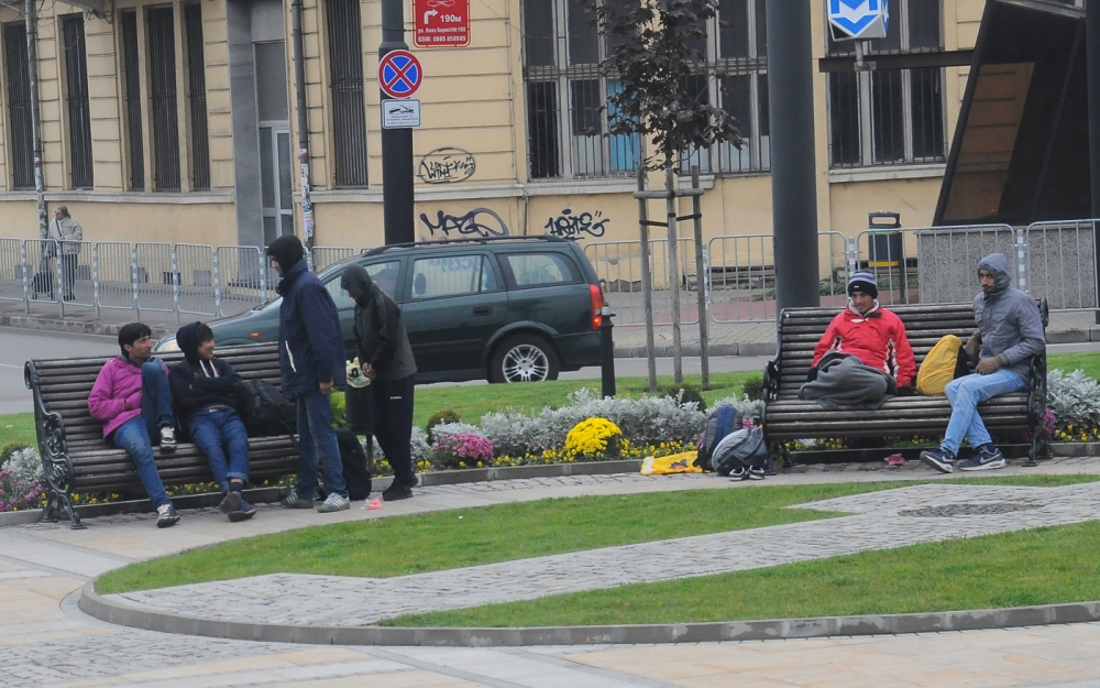 Приели сме нищожна част от обещаните мигранти, стотици молби вече валят!