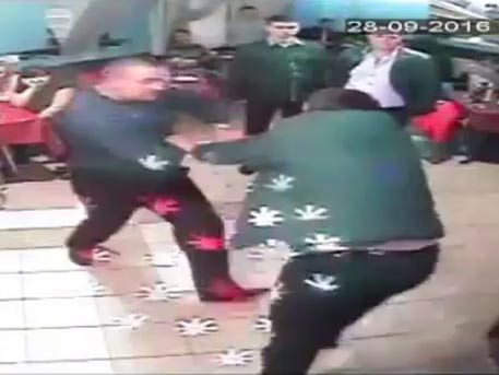 Свещеници се сбиха в нощен клуб (СНИМКИ/ВИДЕО 18+)