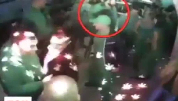 Свещеници се сбиха в нощен клуб (СНИМКИ/ВИДЕО 18+)
