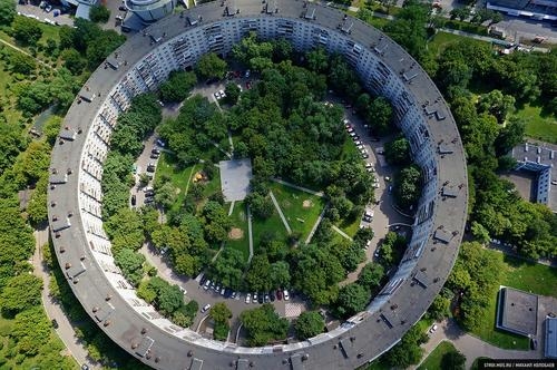 Знаете ли къде се намира този кръгъл блок? 