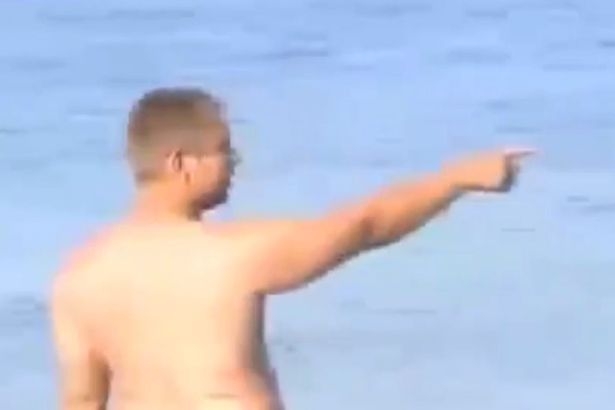 Нетърпелива двойка прави секс пред очите на плажуващите (СНИМКИ/ВИДЕО 18+)