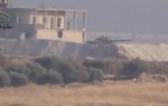 Сирийски танк Т-72 два пъти избягва удар с американска ПТРК (ВИДЕО)   