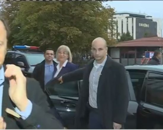 Започва се: Бурна агитка посрещна Цецка Цачева за дебата ѝ с Румен Радев след минути в ефир(СНИМКИ)