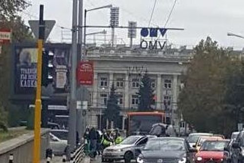 Паника пред Министерството на младежта и спорта! Отцепиха района (СНИМКИ)