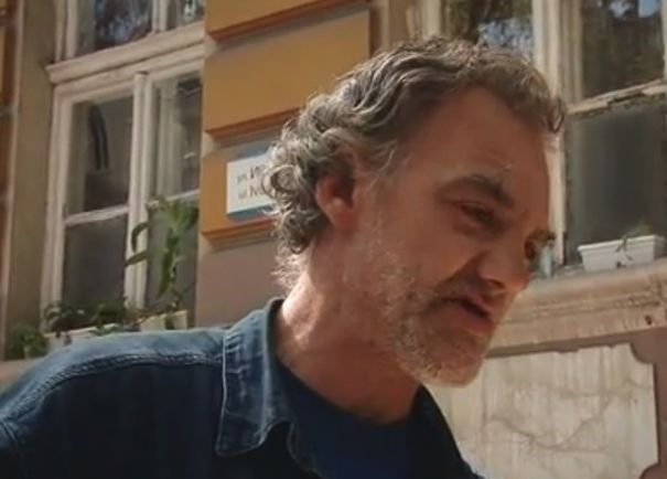 Обвинението: Клошарят Любчо запалил тютюневите складове с цигара, по непредпазливост