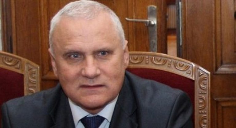 Полковник от резерв коли и беси в Гърция от името на България
