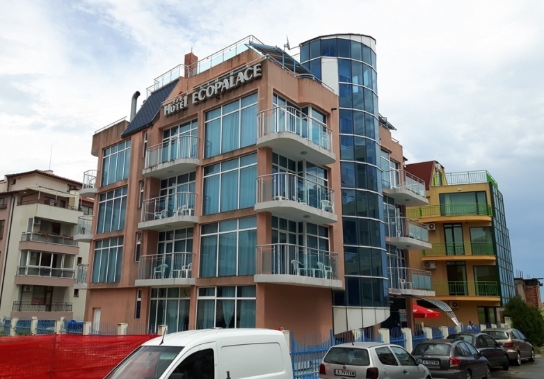 Митичен бизнесмен го закъса, продават хотела му в Приморско