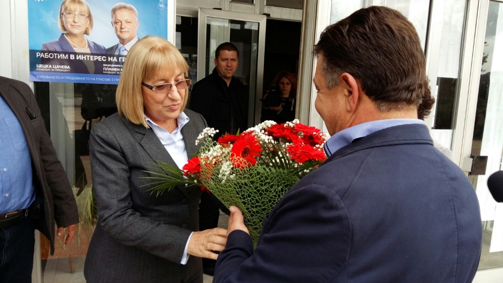 Цачева в Долни чифлик: Като президент няма да допусна да има конфликти между държавните институции и местната власт