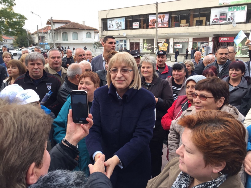 Цецка Цачева в Девня: Няма да позволим България да се върне в безвремието, в което беше попаднала при управлението на БСП и ДПС