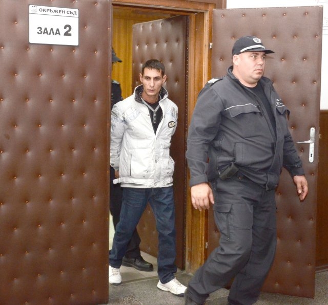 Убиец разнежи Темида с парче на Лили Иванова