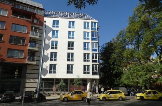 Цар Киро се нанесе в хотела си на пъпа на Пловдив 