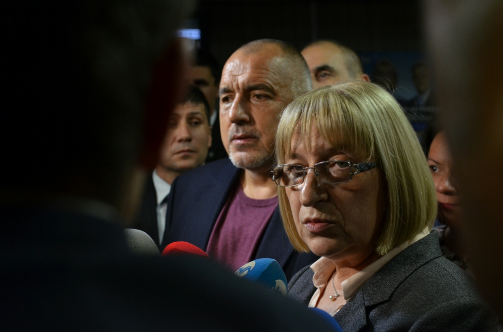 ГЕРБ настояват Цачева да бие парламентарния звънец