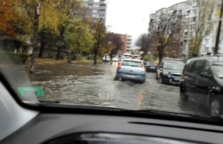 Ето на какво заприличаха столичните улици след мощната буря (ВИДЕО)