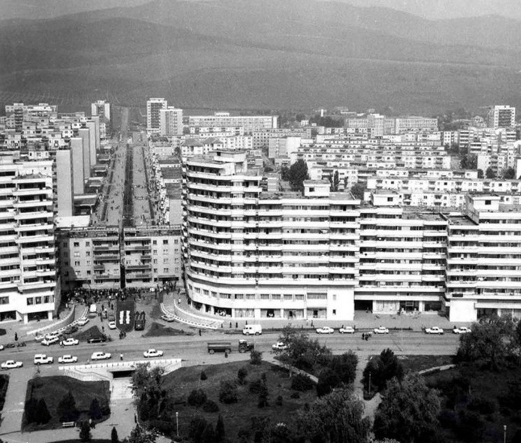 Невиждано чудо в Румъния! Преместиха 7600-тонна сграда (СНИМКИ)