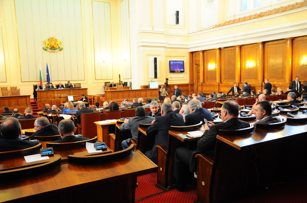 Парламентът реши: При атентат барети взимат телефон, кола, влизат ти и у дома